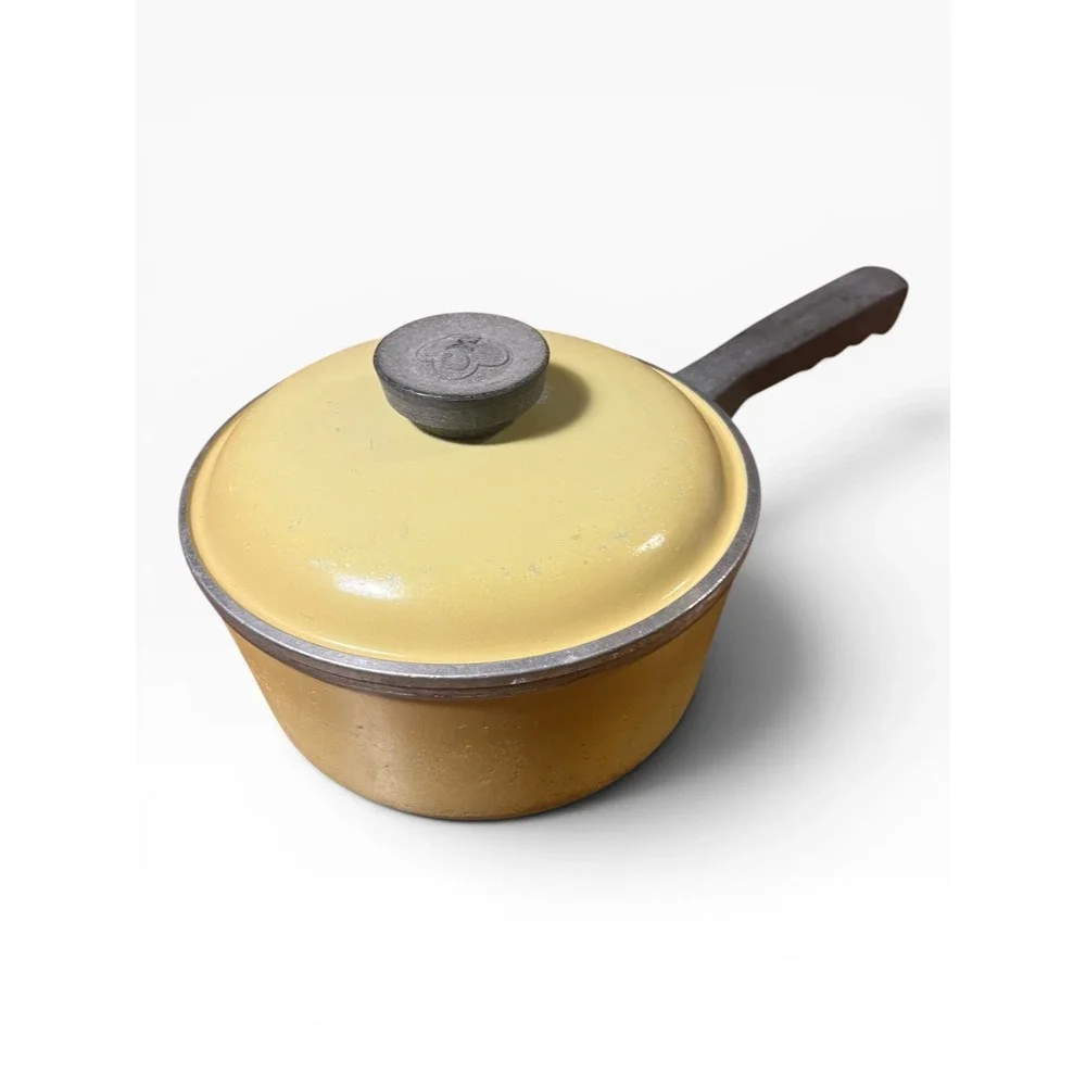 Vintage Club‎ Aluminum Harvest Gold Yellow Saucepan with Lid 1.5 Quart USA Made